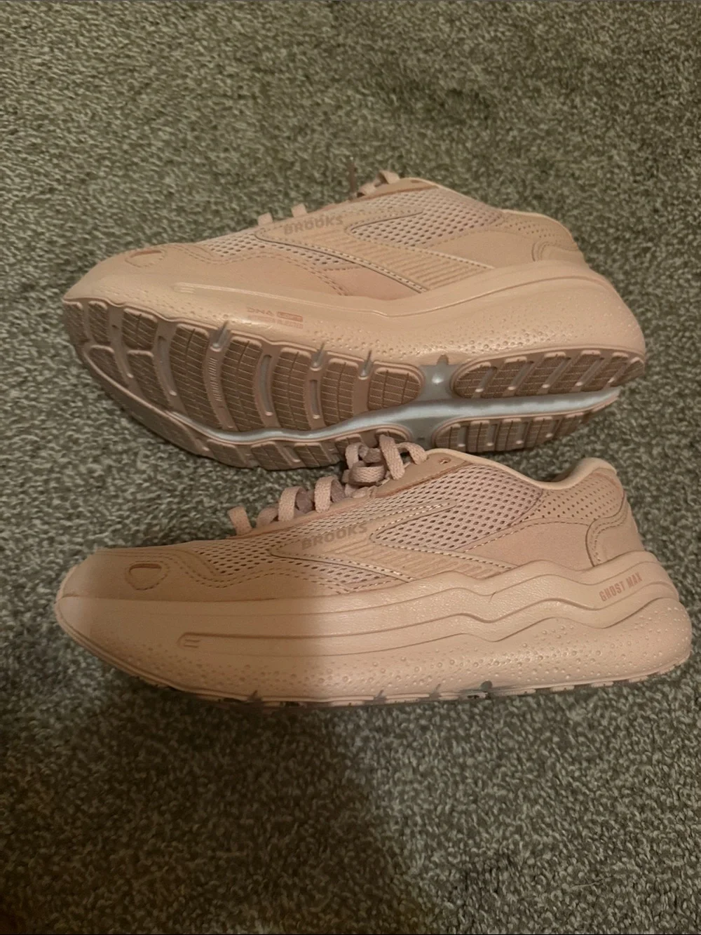 Brooks ghost max in pink